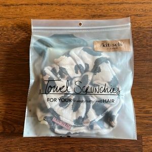 NWT Kitsch Towel Scrunchies